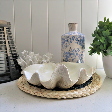 Clam Shell White